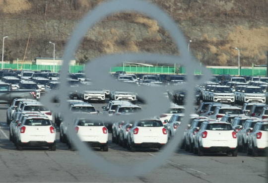 쌍용차 평택시 출고센터 모습                 연합